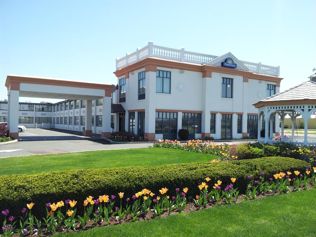 Days Inn By Wyndham Windsor Locks / Bradley Intl Airport Exterior foto